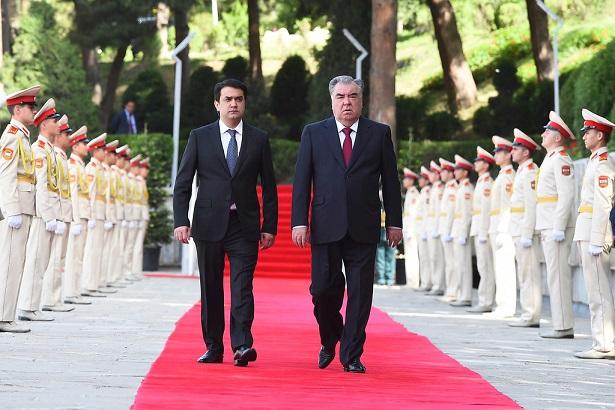 ИШТИРОК ДАР МАРОСИМИ ГУЛЧАНБАРГУЗОРӢ БА ИФТИХОРИ 77-СОЛАГИИ РӮЗИ ҒАЛАБА