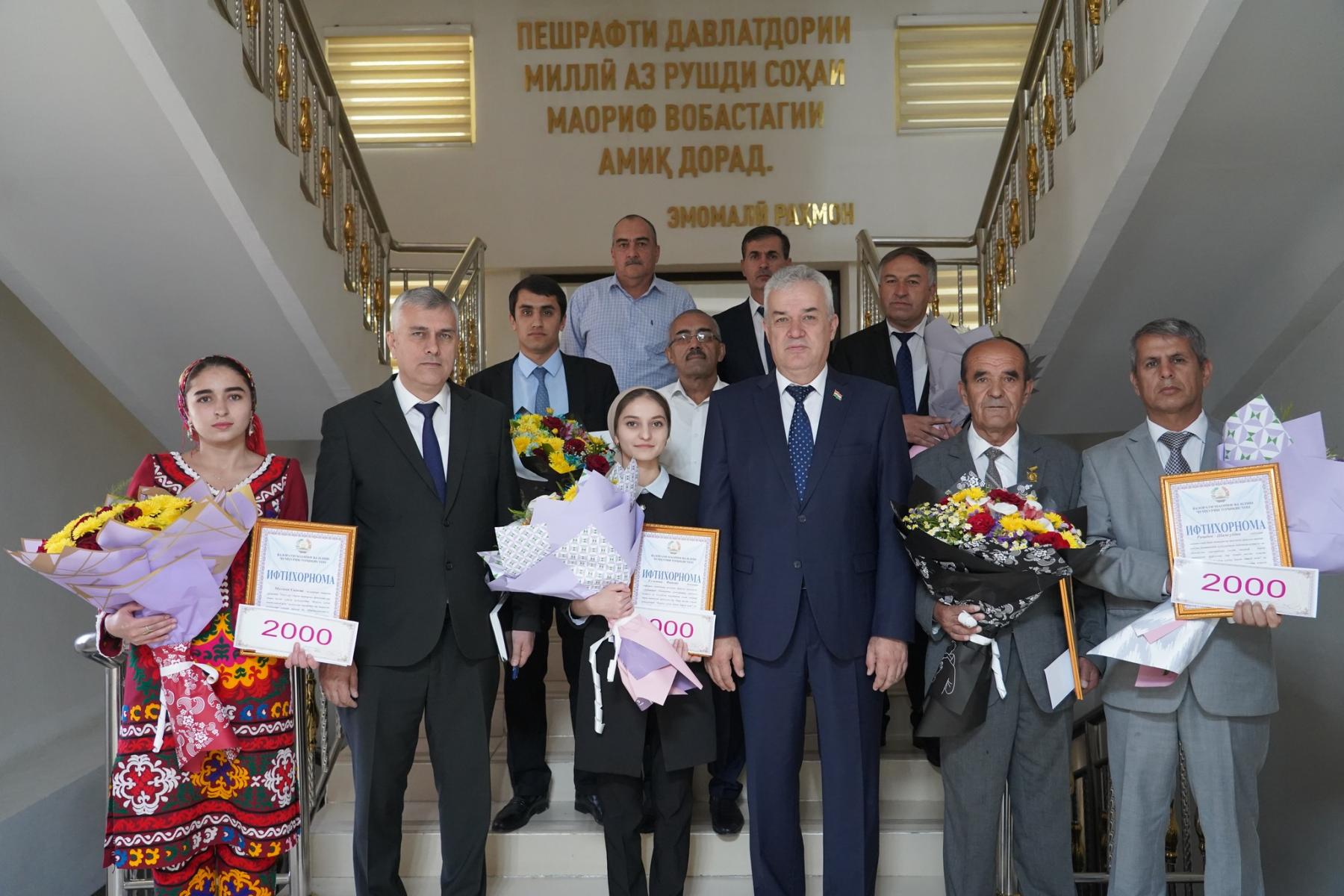 ҒОЛИБОНИ ДАВРИ  ДУЮМИ ОЗМУНИ ҶУМҲУРИЯВИИ “ФУРӮҒИ СУБҲИ ДОНОӢ КИТОБ АСТ” ҚАДРДОНӢ ШУДАНД 