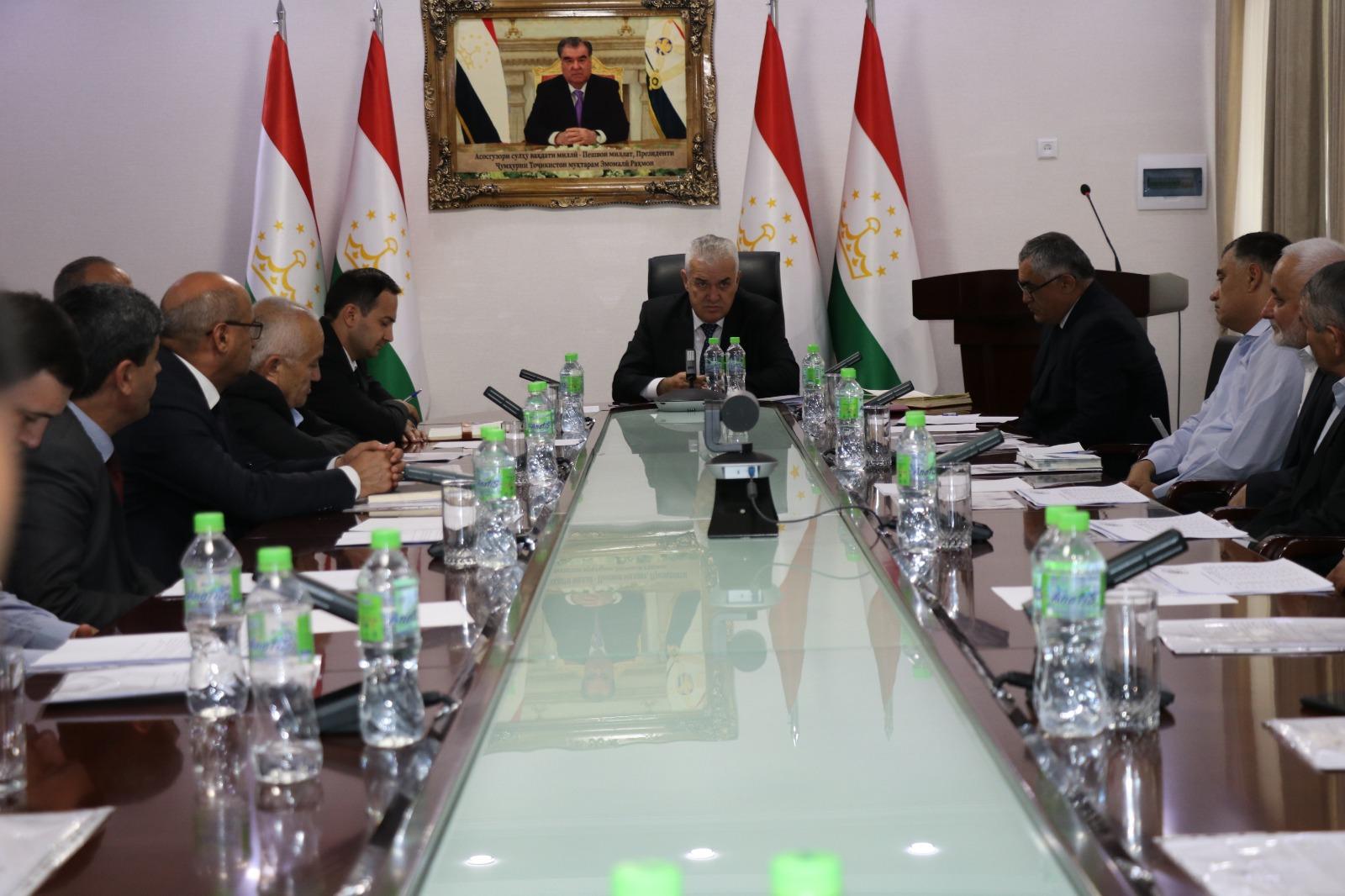 ВОХӮРИИ ВАЗИРИ МАОРИФ ВА ИЛМ БО РОҲБАРОНИ ШИРКАТҲОИ НОШИРӢ