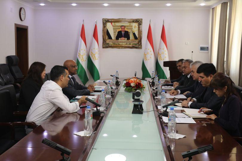 ВОХӮРИИ ВАЗИРИ МАОРИФ ВА ИЛМИ ҶУМҲУРИИИ ТОҶИКИСТОН БО РОҲБАРИ НАМОЯНДАГИИ ХАЗИНАИ КӮДАКОНИ СММ (ЮНИСЕФ) ДАР ТОҶИКИСТОН