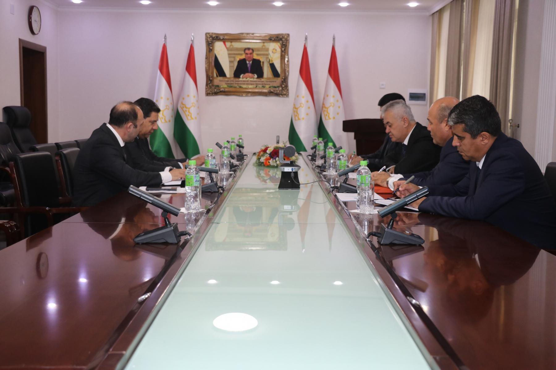 ВОХӮРИИ ВАЗИРИ МАОРИФ ВА ИЛМИ ҶУМҲУРИИ ТОҶИКИСТОН БО ДИРЕКТОРИ МИНТАҚАВИИ БОНКИ ИСЛОМИИ РУШД