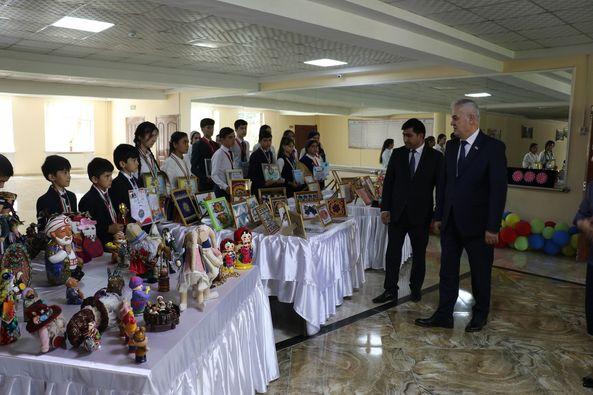 ВОХӮРИИ ВАЗИРИ МАОРИФ ВА ИЛМ БО АҲЛИ МАОРИФИ ШАҲРИ КӮЛОБ