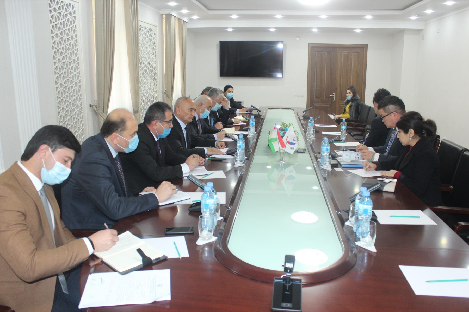 ВОХӮРИИ ВАЗИРИ МАОРИФ ВА ИЛМ  БО ҲАЙАТИ КОРШИНОСОН АЗ КОРЕЯИ ҶАНУБӢ