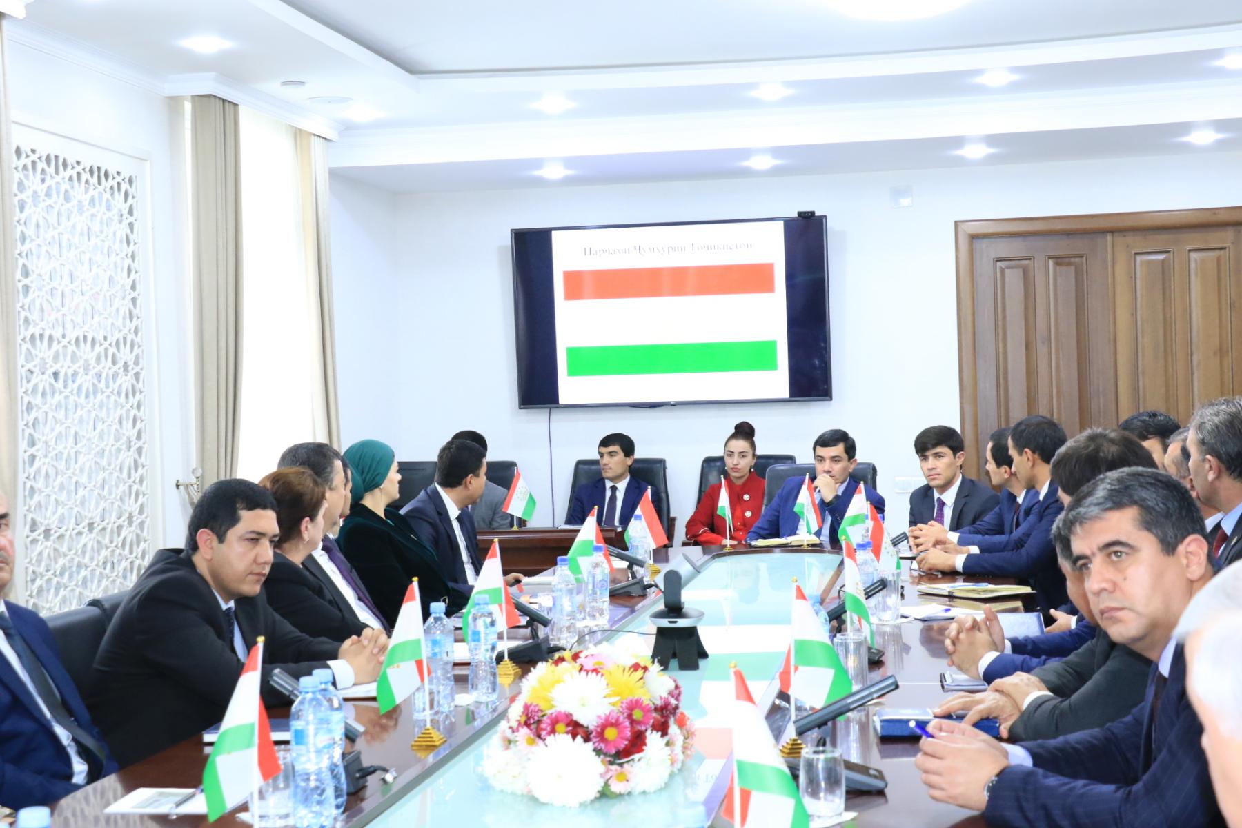 ПАРЧАМ - РАМЗИ ДАВЛАТДОРӢ ВА ҲУВИЯТИ МИЛЛӢ