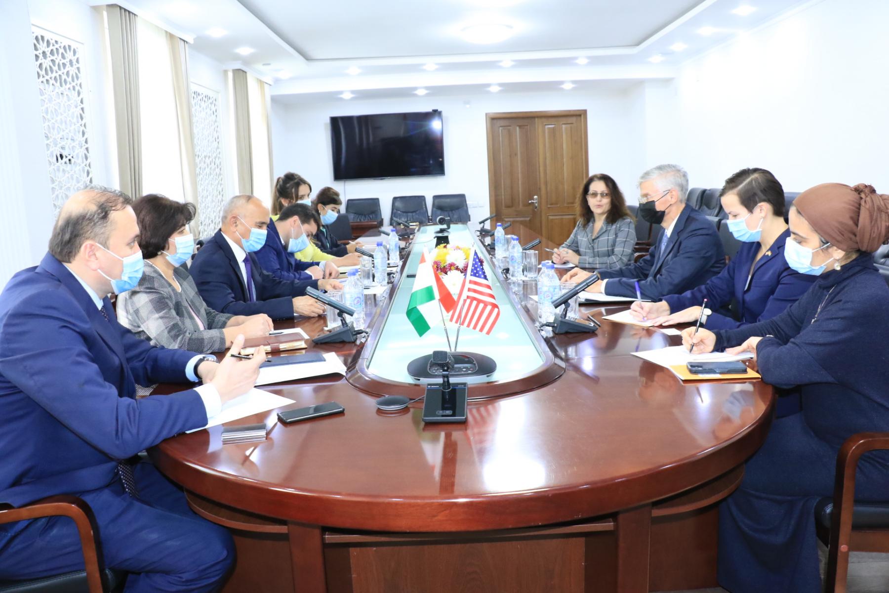 Вохӯрии Муҳаммадюсуф Имомзода бо Ҷон Марк Поммершайм