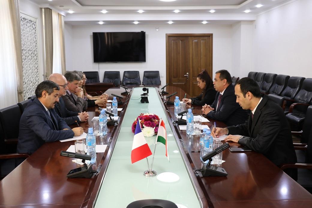 Вохӯрии Муҳаммаддовуд Саломиён бо намояндагони Донишкадаи миллии забонҳо ва тамаддуни Шарқи Ҷумҳурии Фаронса