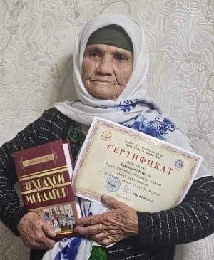Довталаби 83-солаи озмуни ««Тоҷикон»-оинаи таърихи миллат» Маъқула Ҳакимова: «Мо, калонсолон бояд дар хондану дўст доштани китоб барои насли ояндасоз намуна бошем»