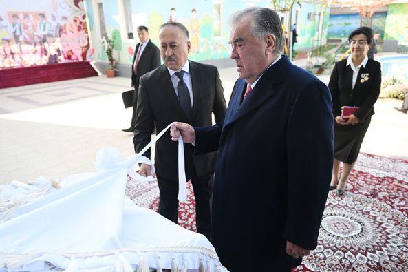 Ба истифода додани кӯдакистони “Ситораҳои дурахшон” дар ноҳияи Бобоҷон Ғафуров