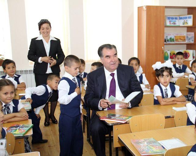 Мақолаи Саидзода Раҳим Ҳамро - вазири маориф ва илми Ҷумҳурии Тоҷикистон бахшида ба Рӯзи Президенти Ҷумҳурии Тоҷикистон, “Омӯзгор”, №46, 16.11.2023 НАҚШИ ПЕШВОИ МИЛЛАТ ДАР РУШДИ МАОРИФИ МИЛЛӢ