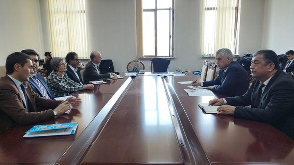 ВОХӮРИИ МУОВИНИ ВАЗИРИ МАОРИФ ВА ИЛМ БО НАМОЯНДАГОНИ ЮСАИД ВА ЮНИСЕФ ДАР ТОҶИКИСТОН 