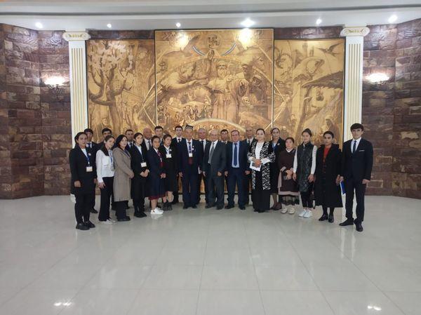 Вохӯрии иштирокчиёни Озмуни ҷумҳуриявии ««Тоҷикон»-оинаи таърихи миллат» бо олимону зиёиёни кишвар