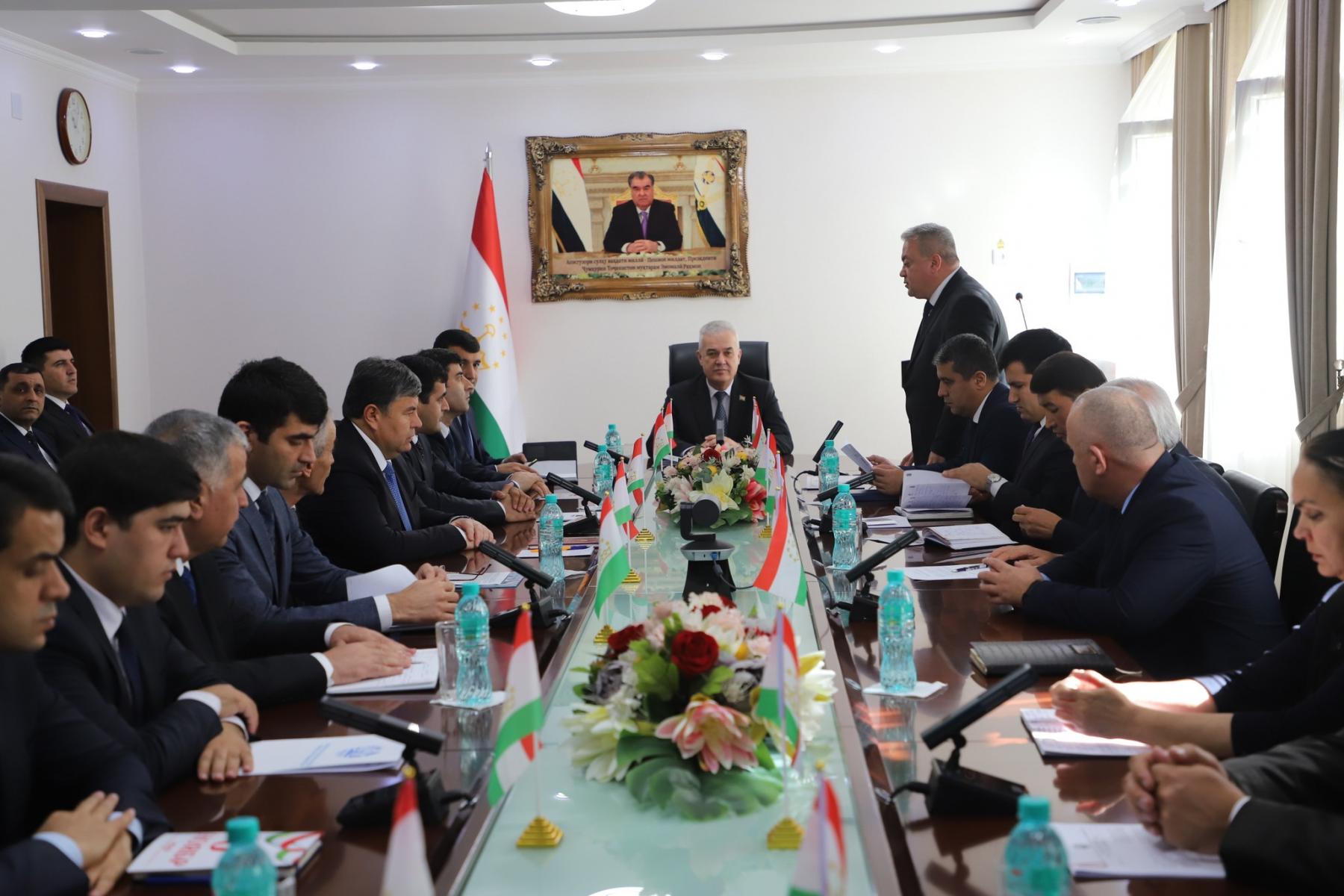 КОНФЕРЕНСИЯИ ИЛМӢ-НАЗАРИЯВӢ ДАР МАВЗУИ “КОНСТИТУТСИЯИ ҶУМҲУРИИ ТОҶИКИСТОН: ЗАМИНАИ РУШДИ БОСУБОТИ СОҲАИ МАОРИФ ВА ИЛМИ КИШВАР”