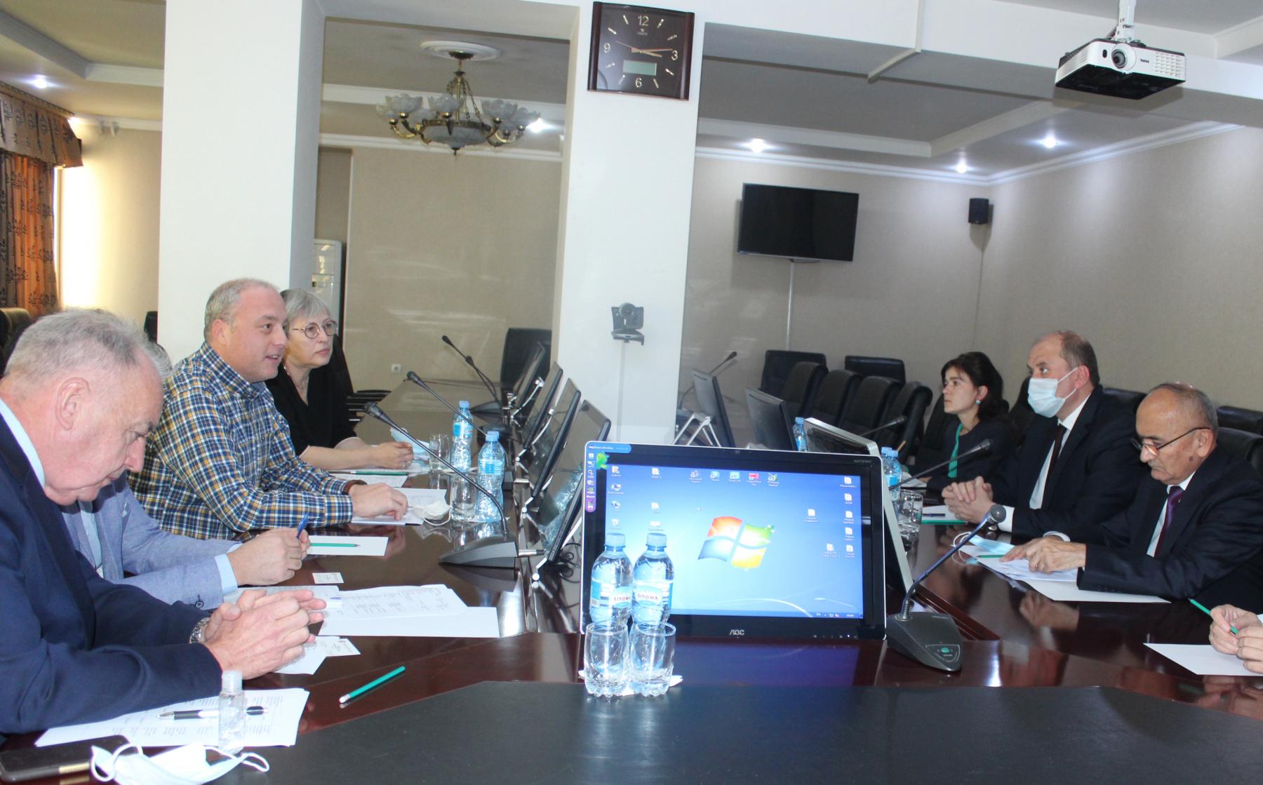 ВОХӮРИИ ВАЗИРИ МАОРИФ ВА ИЛМ БО РОҲБАРИ БАРНОМАИ ДАСТГИРИИ ТАҲСИЛОТИ БОСИФАТИ ИТТИҲОДИ АВРУПО