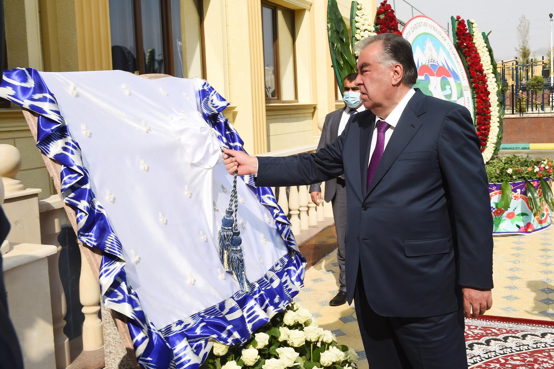 Ифтитоҳи Мактаби Оксфорд дар шаҳри Хуҷанд