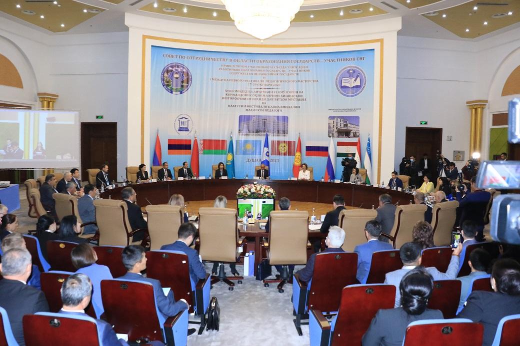 АНҶУМАНИ VI ОМӮЗГОРОН ВА КОРМАНДОНИ МАОРИФИ КИШВАРҲОИ УЗВИ ИДМ БАРГУЗОР ГАРДИД