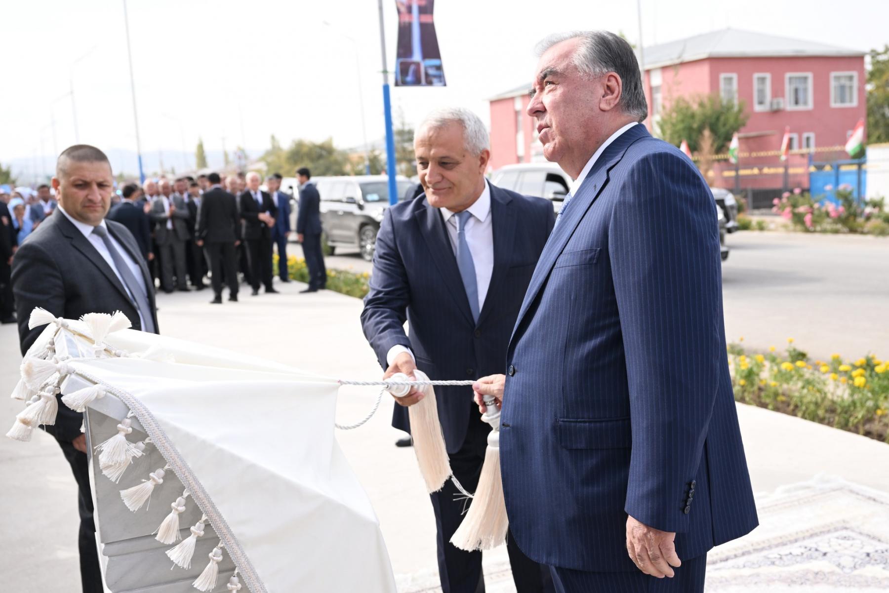 Ифтитоҳи Муассисаи ғайридавлатии таълимии ”Коллеҷи тиббии хусусӣ” дар ноҳияи Муъминобод