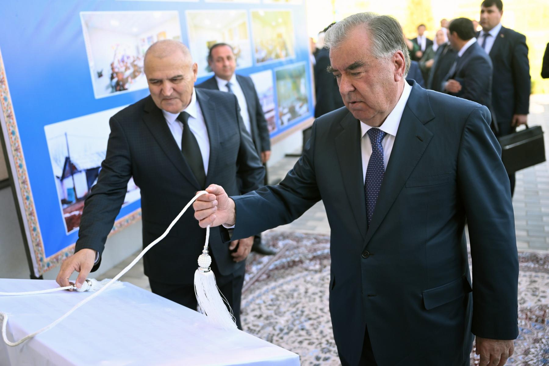 Ифтитоҳи бинои нави Муассисаи таҳсилоти миёнаи умумии №95 дар шаҳри Ваҳдат