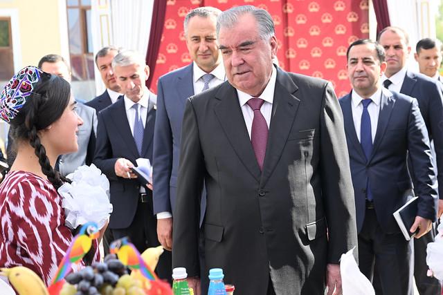 МУЛОҚОТ БО ЯТИМОНИ КУЛЛ АЗ ШАҲРУ НОҲИЯҲОИ МИНТАҚАИ КӮЛОБ ВА СУПОРИДАНИ ТУҲФАҲО БА ОНҲО