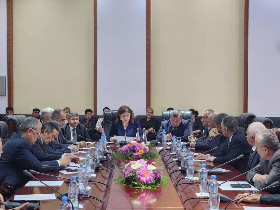 «ФУРӮҒИ СУБҲИ ДОНОӢ КИТОБ АСТ». Дар ҷаласаи ҳайати Комиссияи озмун масъалаи ба таври шаффоф гузаронидани он баррасӣ шуд