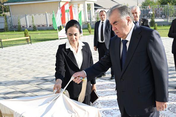 Ифтитоҳи бинои Муассисаи таҳсилоти миёнаи умумии рақами 48 дар деҳаи Сангпари шаҳри Кӯлоб