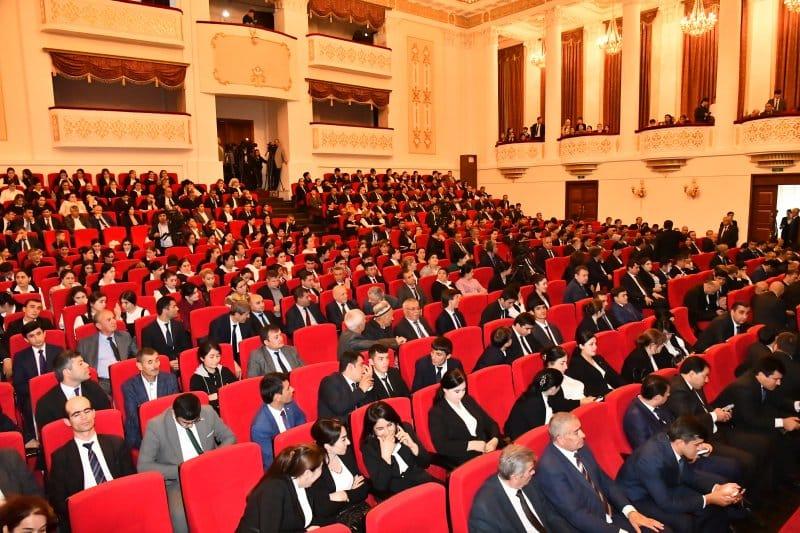 Дар Душанбе маросими тантанавии қадрдонии ғолибони Озмуни ҷумҳуриявии «Илм – фурӯғи маърифат» оғоз гардид