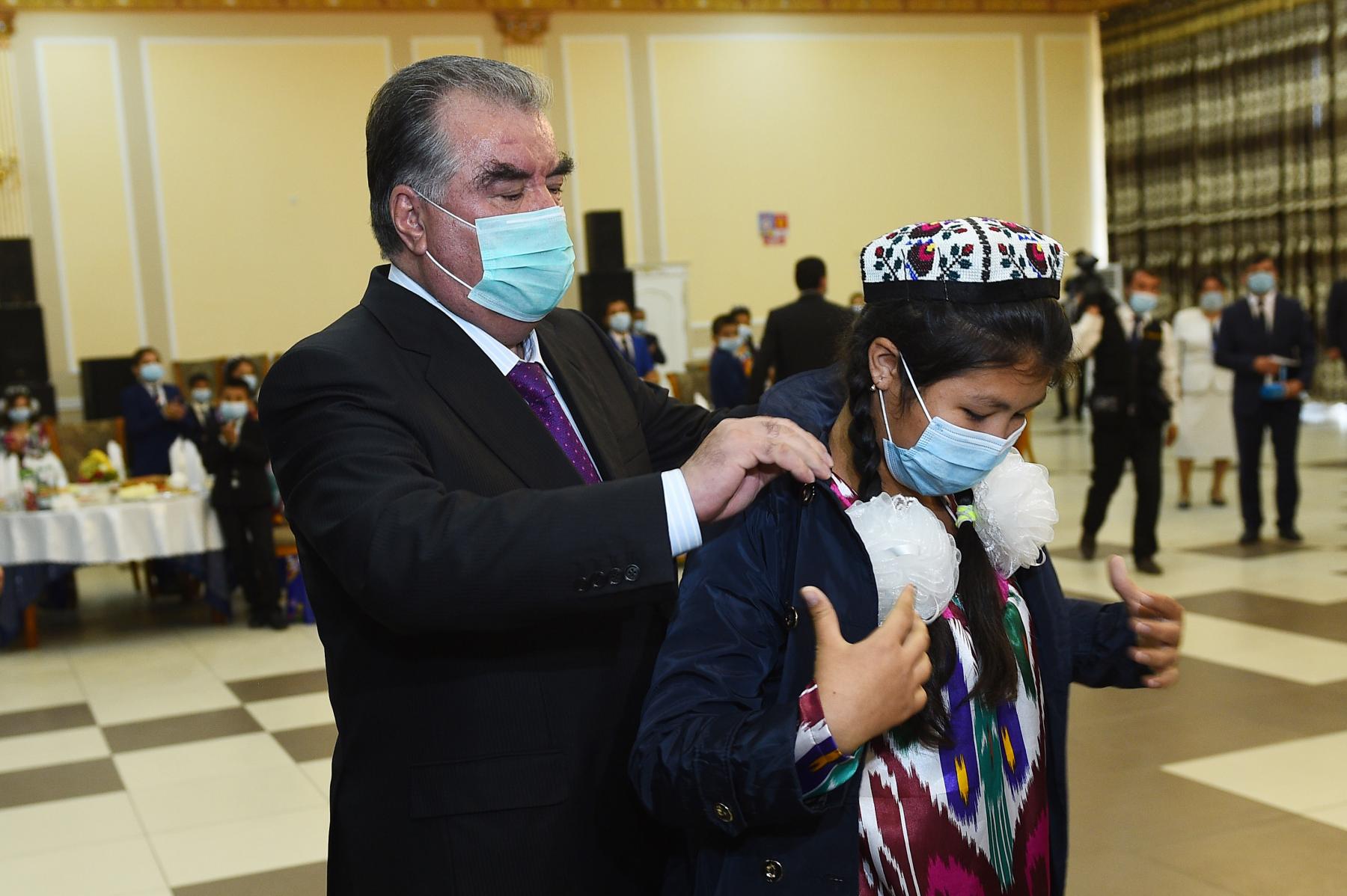 ТАҚДИМИ ТӮҲФАҲО БА ЯТИМОН ДАР ТАРАБХОНАИ "БӮСТОН"-И НОҲИЯИ МАСТЧОҲ