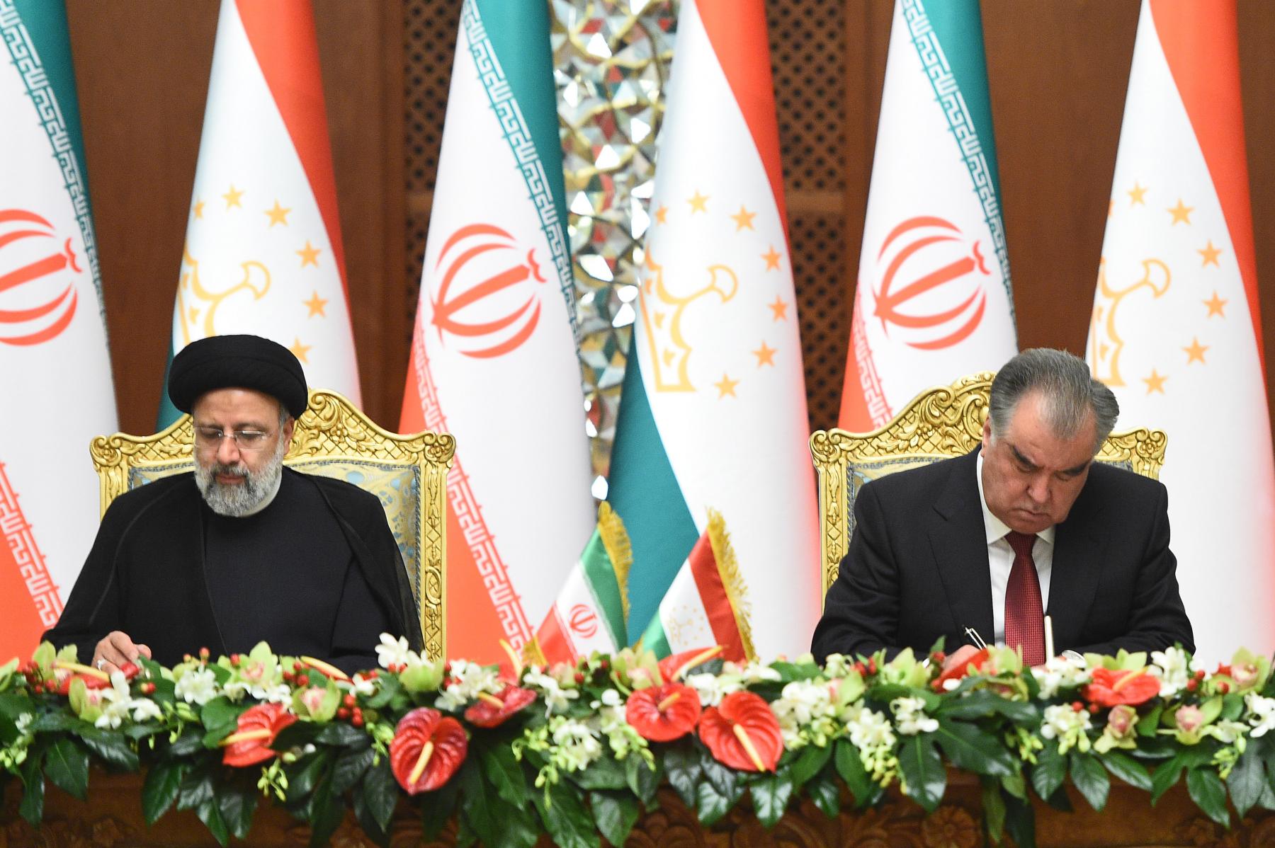 Маросими имзои санадҳои нави ҳамкории Тоҷикистону Эрон