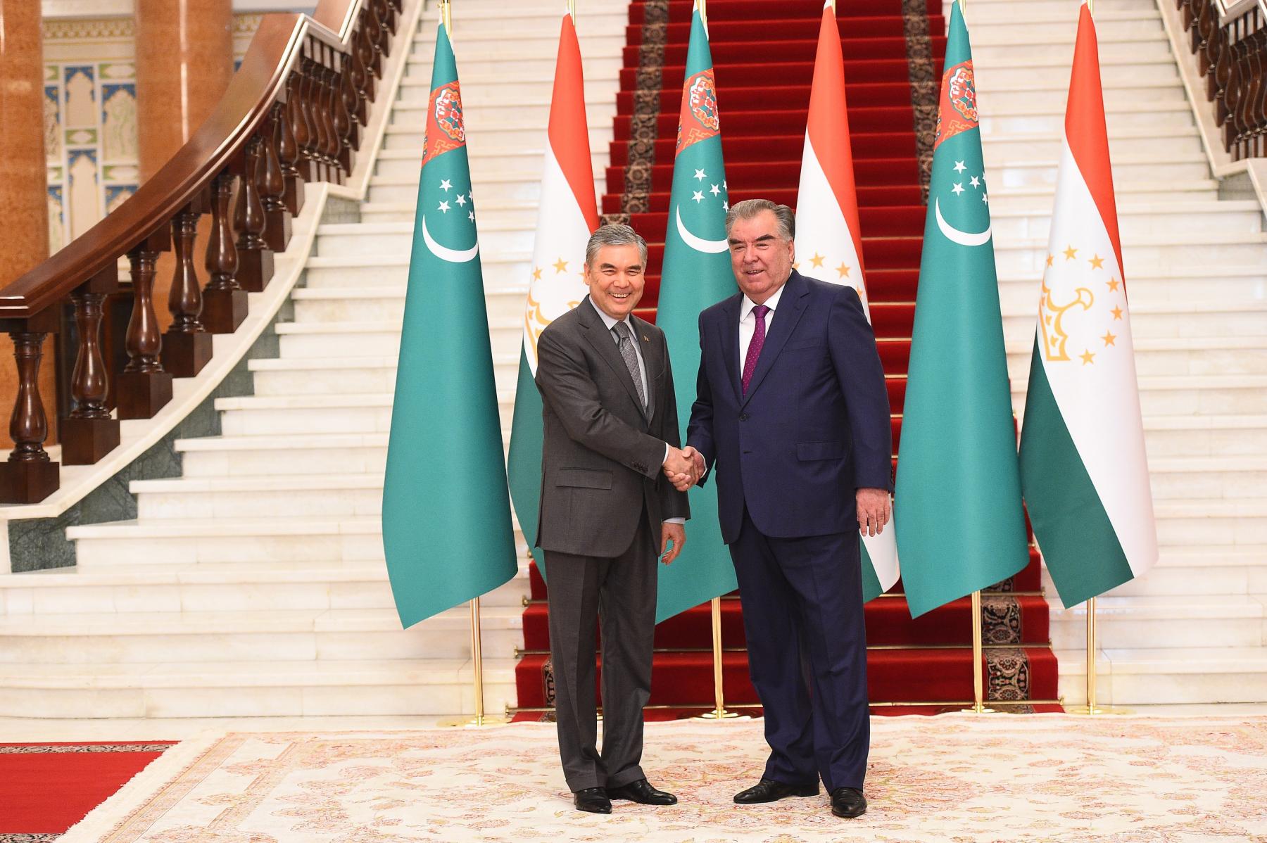 Мулоқот бо Президенти Туркманистон Гурбонгулӣ Бердимуҳаммадов