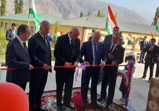 Ифтитоҳи бинои муассисаи таълимии №12 дар ноҳияи Рашт