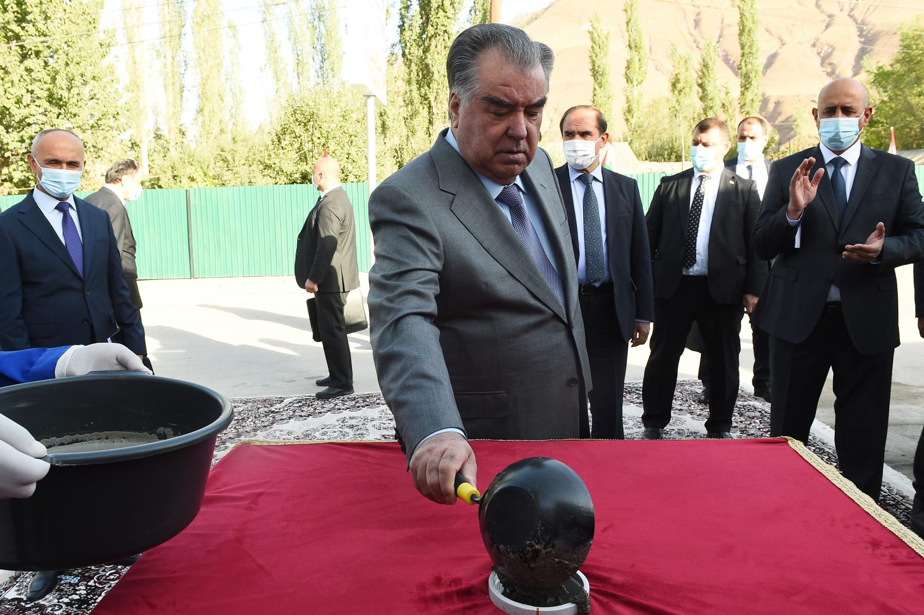 Оғози корҳои сохтмонӣ дар Кӯдакистони «Калидчаи Заррин» дар ноҳияи Сангвор