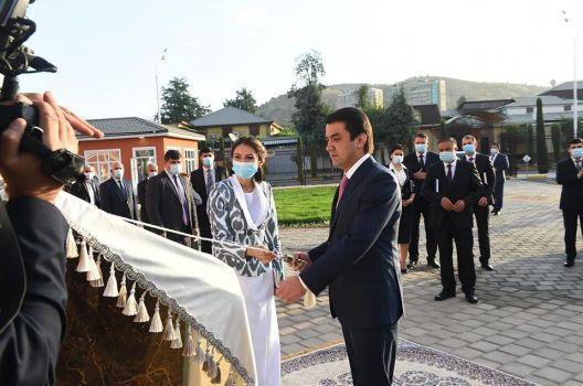 ИФТИТОҲИ КӮДАКИСТОН ВА ЛИТСЕЙИ "АДОЛАТ" АЗ ҶОНИБИ РАИСИ ШАҲРИ ДУШАНБЕ МУҲТАРАМ РУСТАМИ ЭМОМАЛӢ