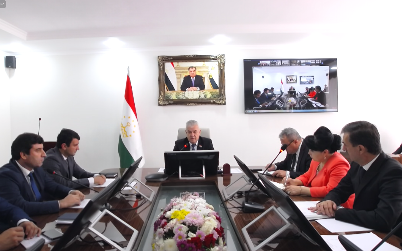 ТАЪМИНИ МУАССИСАҲОИ ТАҲСИЛОТИ МИЁНАИ УМУМӢ БА ОМӮЗГОРОН