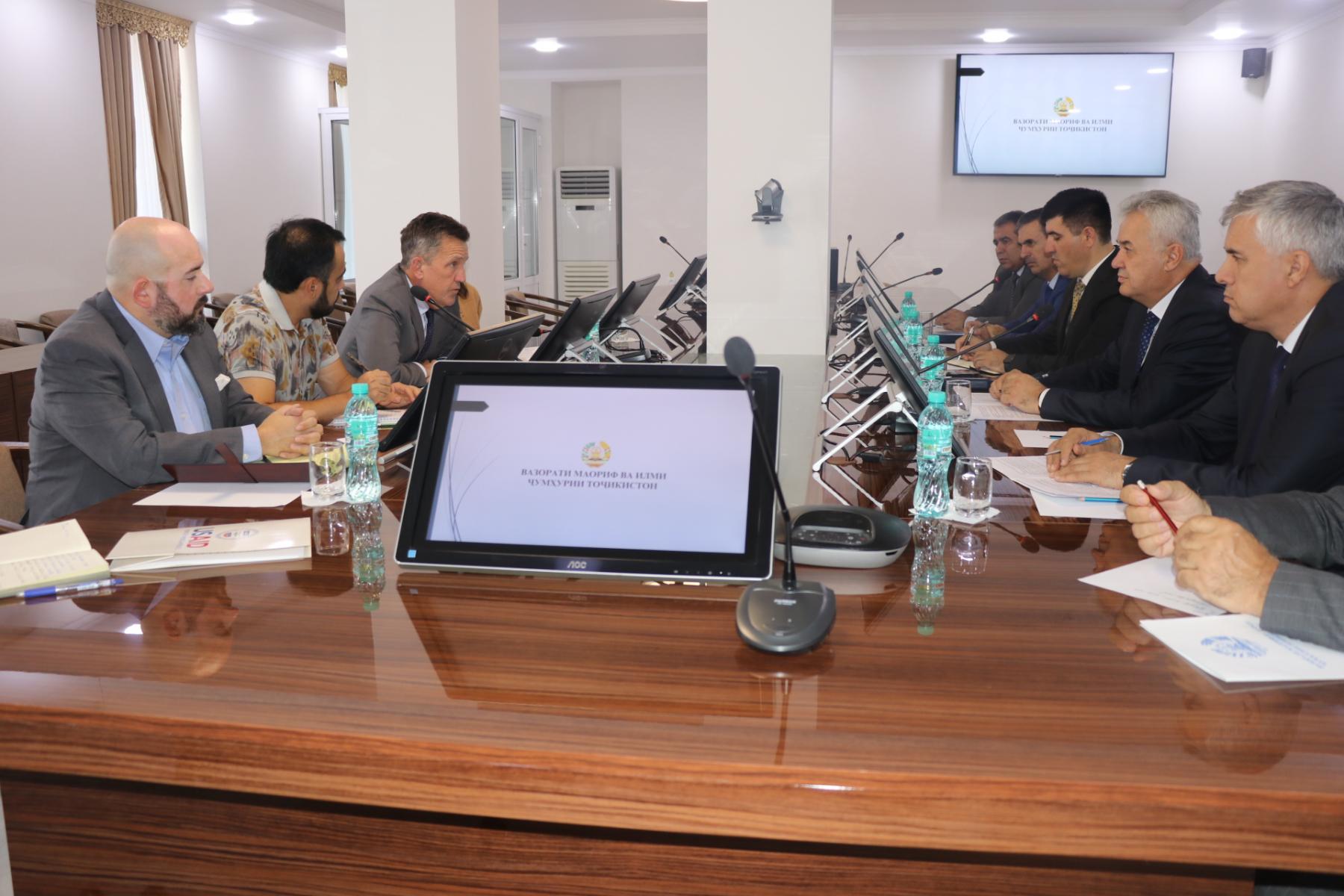 ВОХӮРИИ ВАЗИРИ МАОРИФ ВА ИЛМ БО РОҲБАРИ НАМОЯНДАГИИ ТАШКИЛОТИ ЮСАИД ДАР ТОҶИКИСТОН